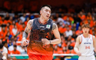 山东男篮4分险胜！新赛季开门红，陈培东12分，谢智杰缺席